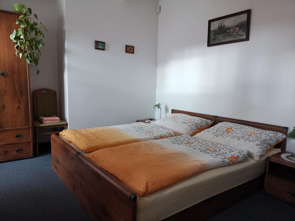 Penzion Pod Zámkem Zruc nad Sazavou Exterior foto